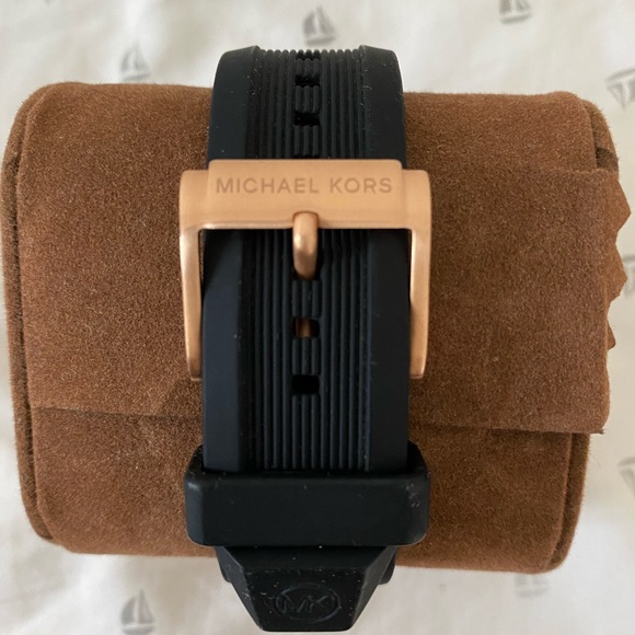 Brand new Michael Kors rose gold watch - Picture 3 of 6